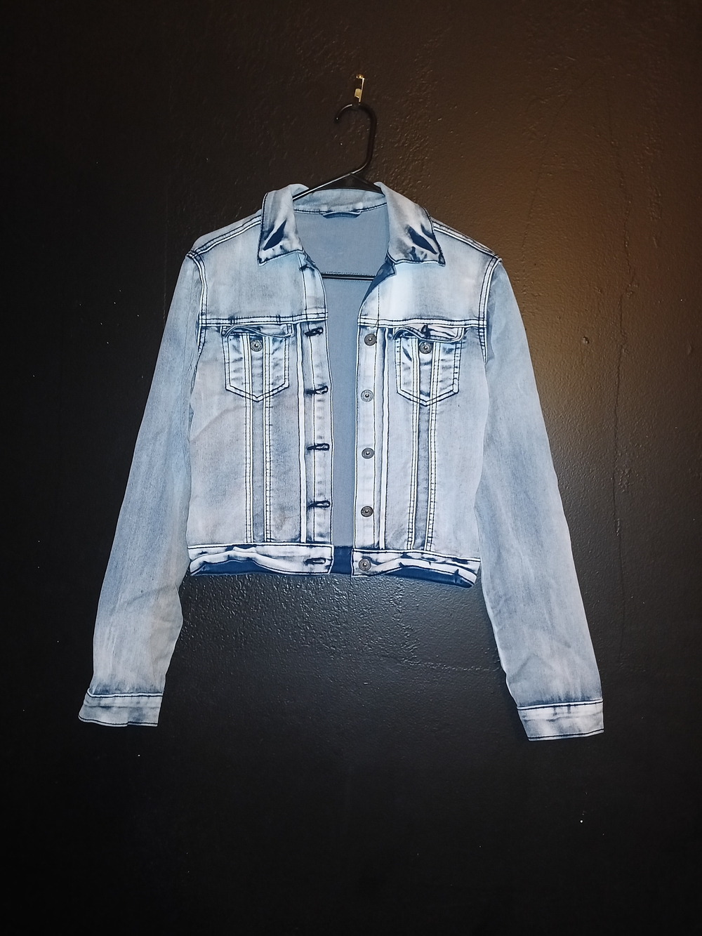 Light Wash Cropped Denim Jacket - Women